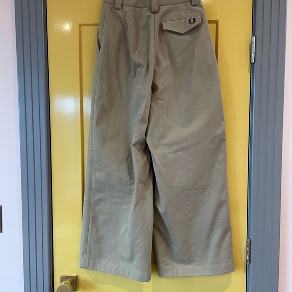 Fred Perry wide leg khakis, size 6 - Picture 3 of 3